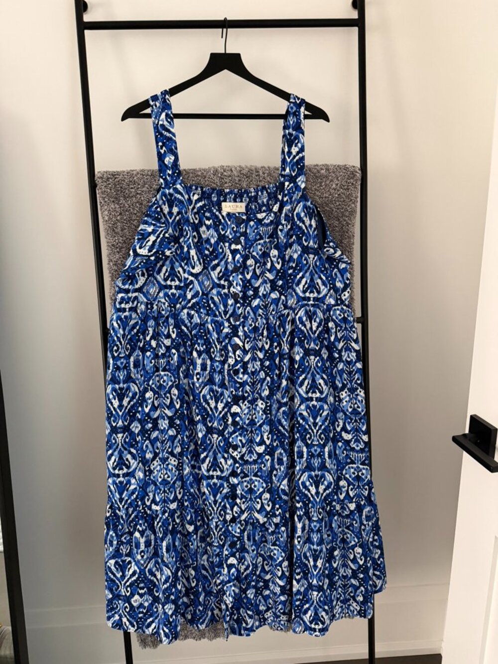 Laura Plus Blue & White Pattern Dress - Size 20 - NWT!